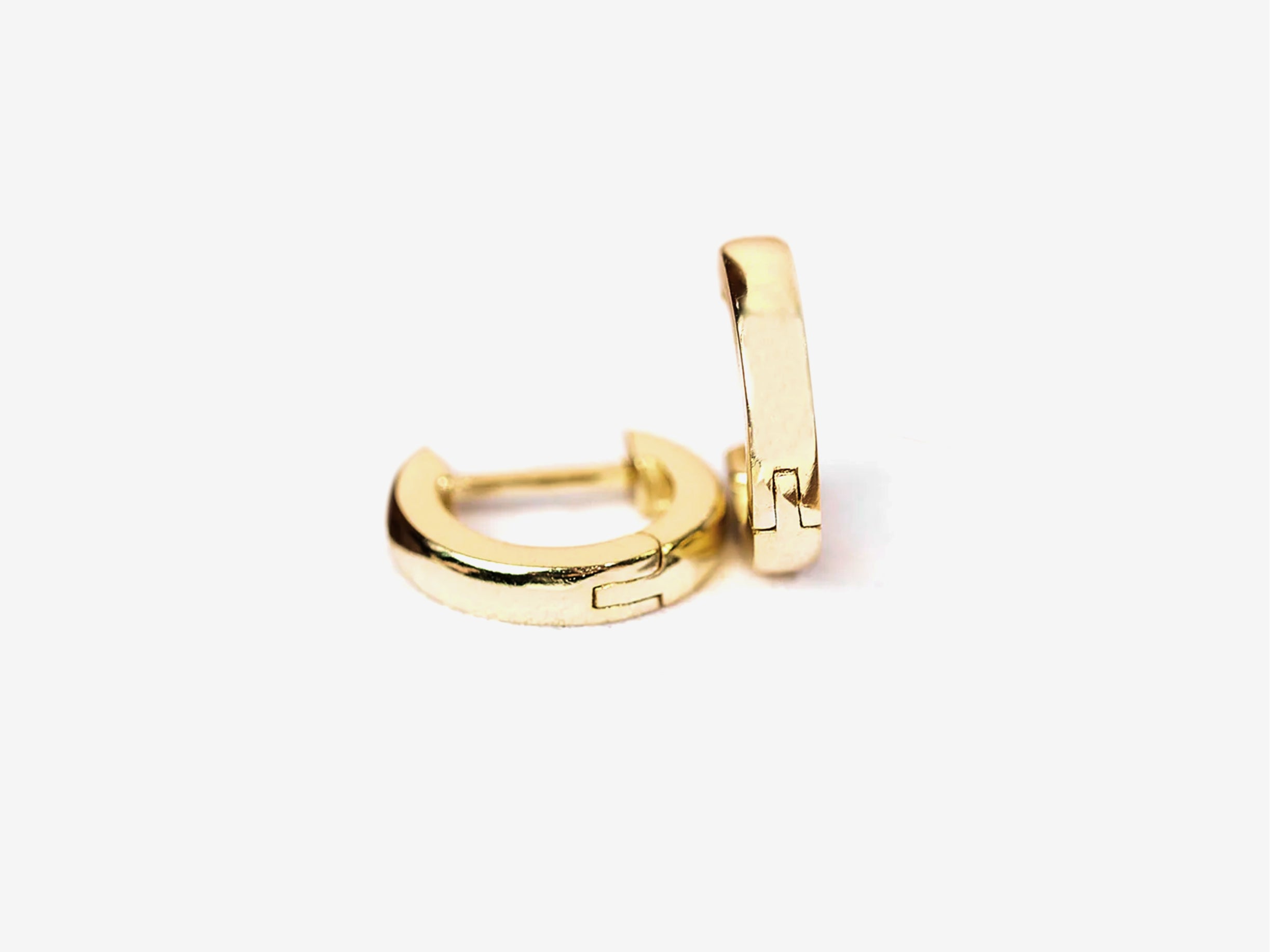 Round Huggie - The Essential