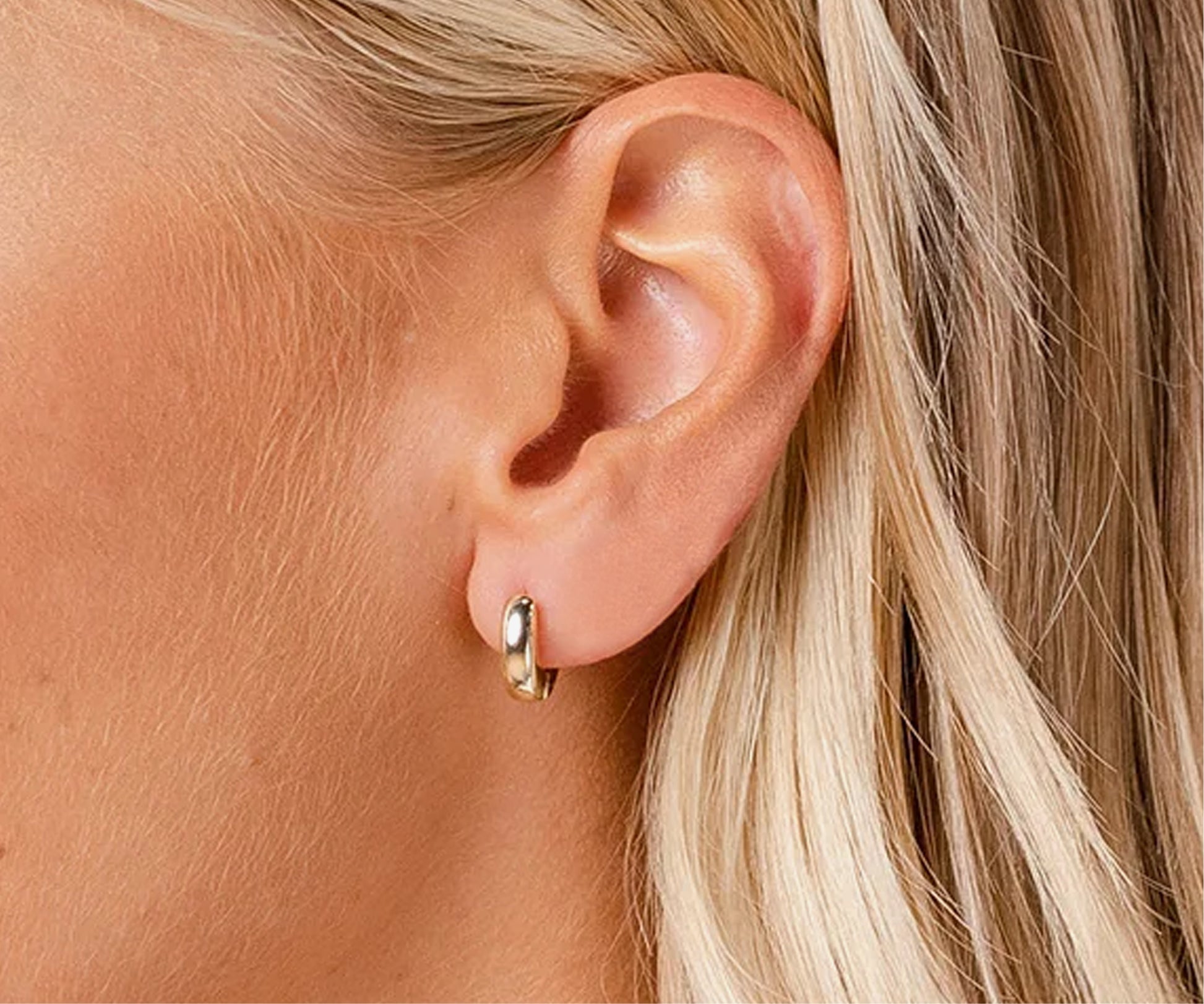 Round Huggie - The Essential 