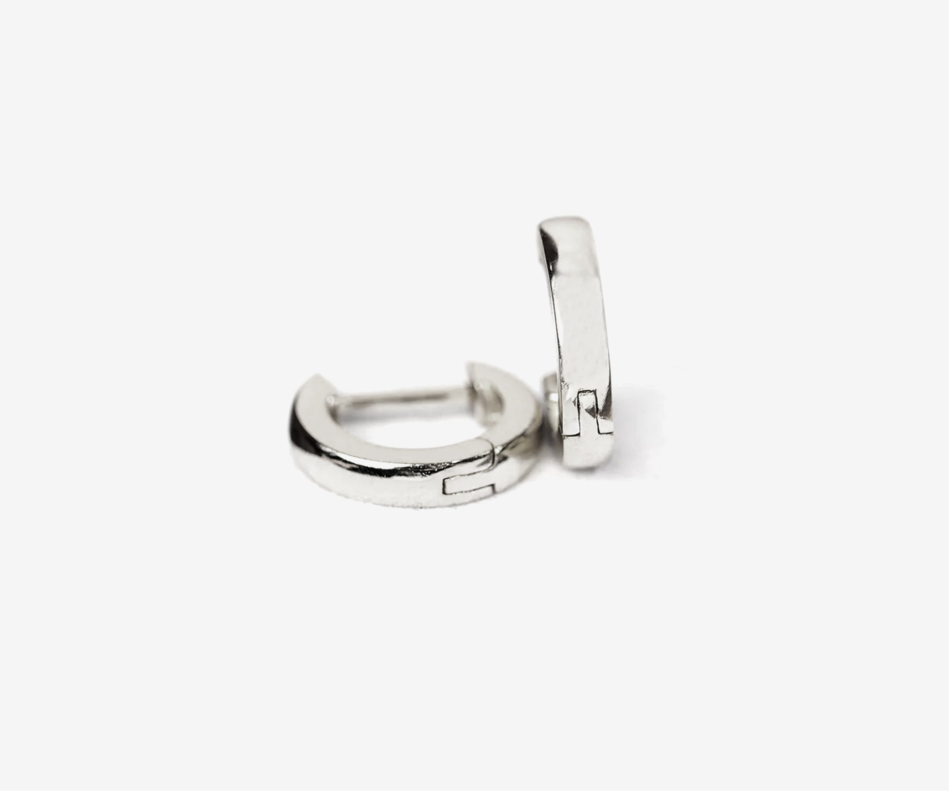 Round Huggie - The Essential 