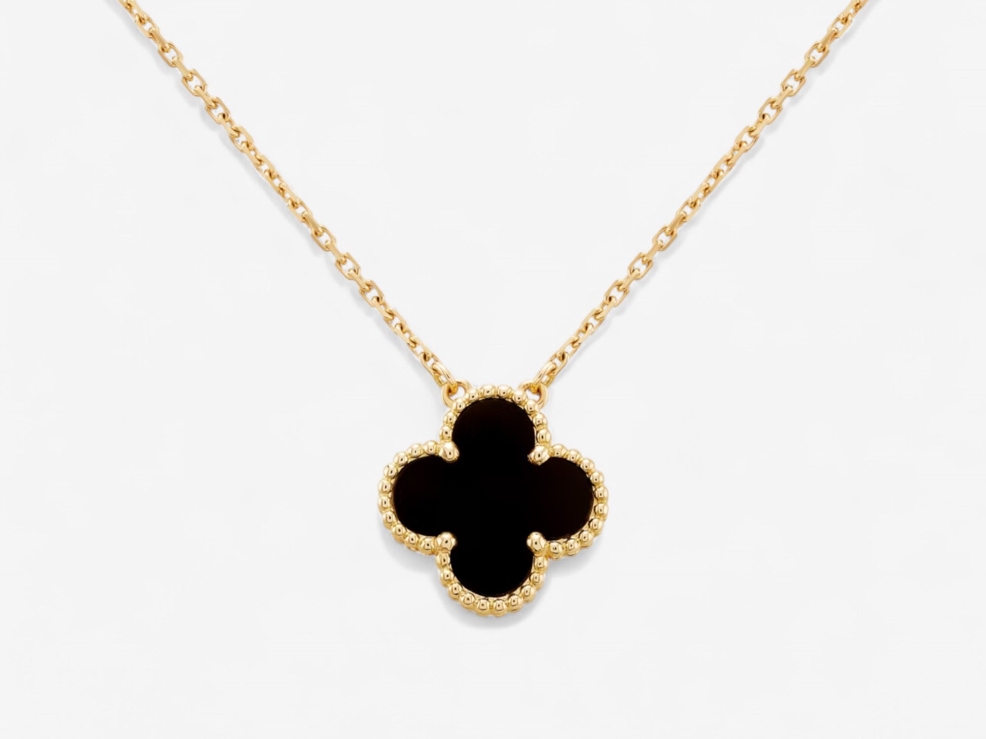 Clover Pendant Necklace - The Essential 