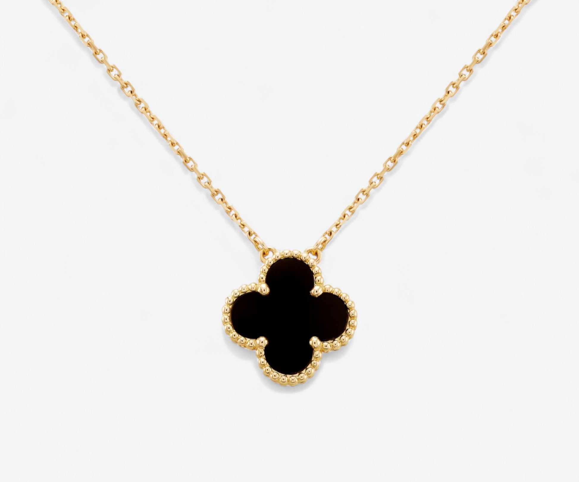 Clover Pendant Necklace - The Essential 