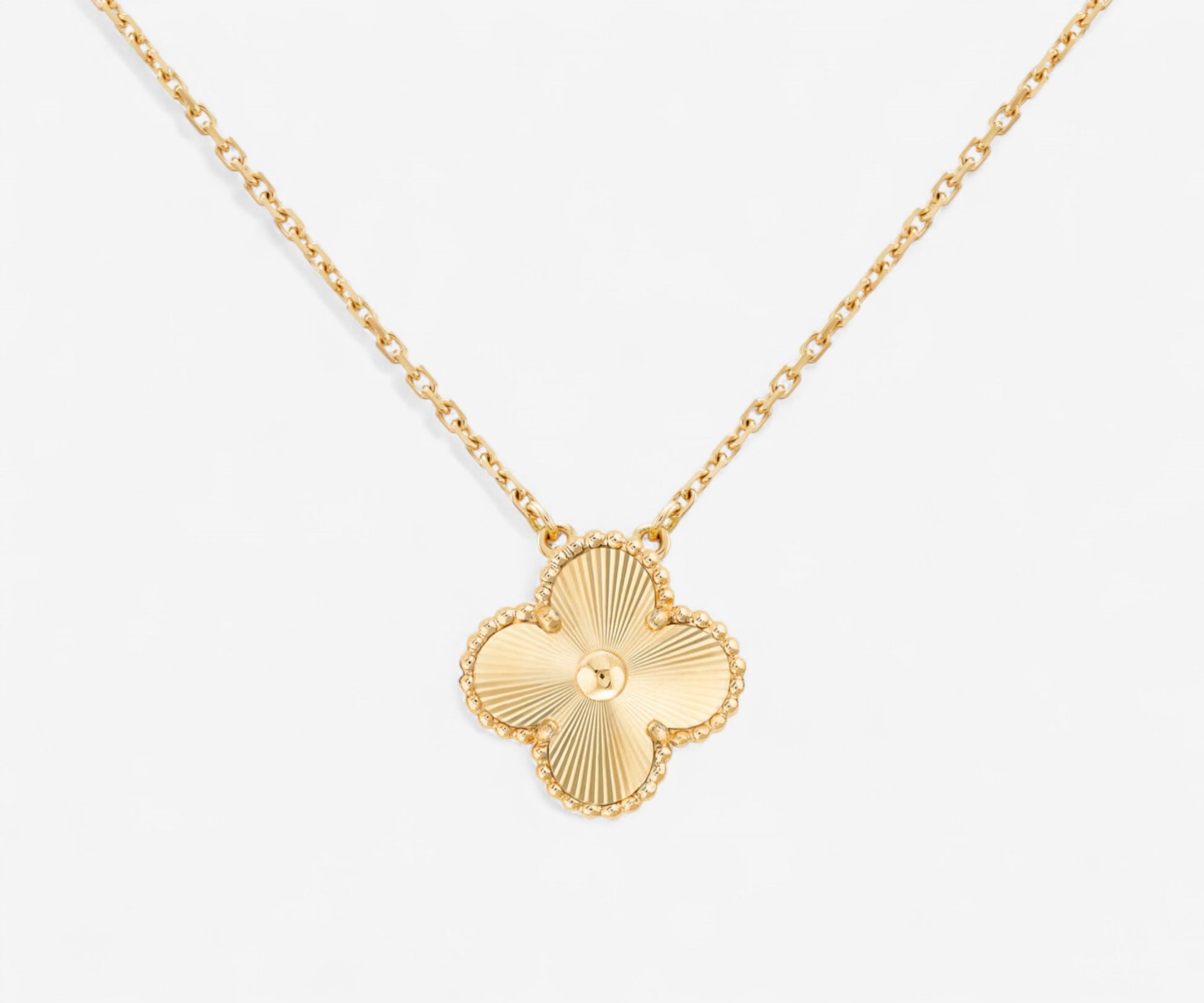Clover Pendant Necklace - The Essential 