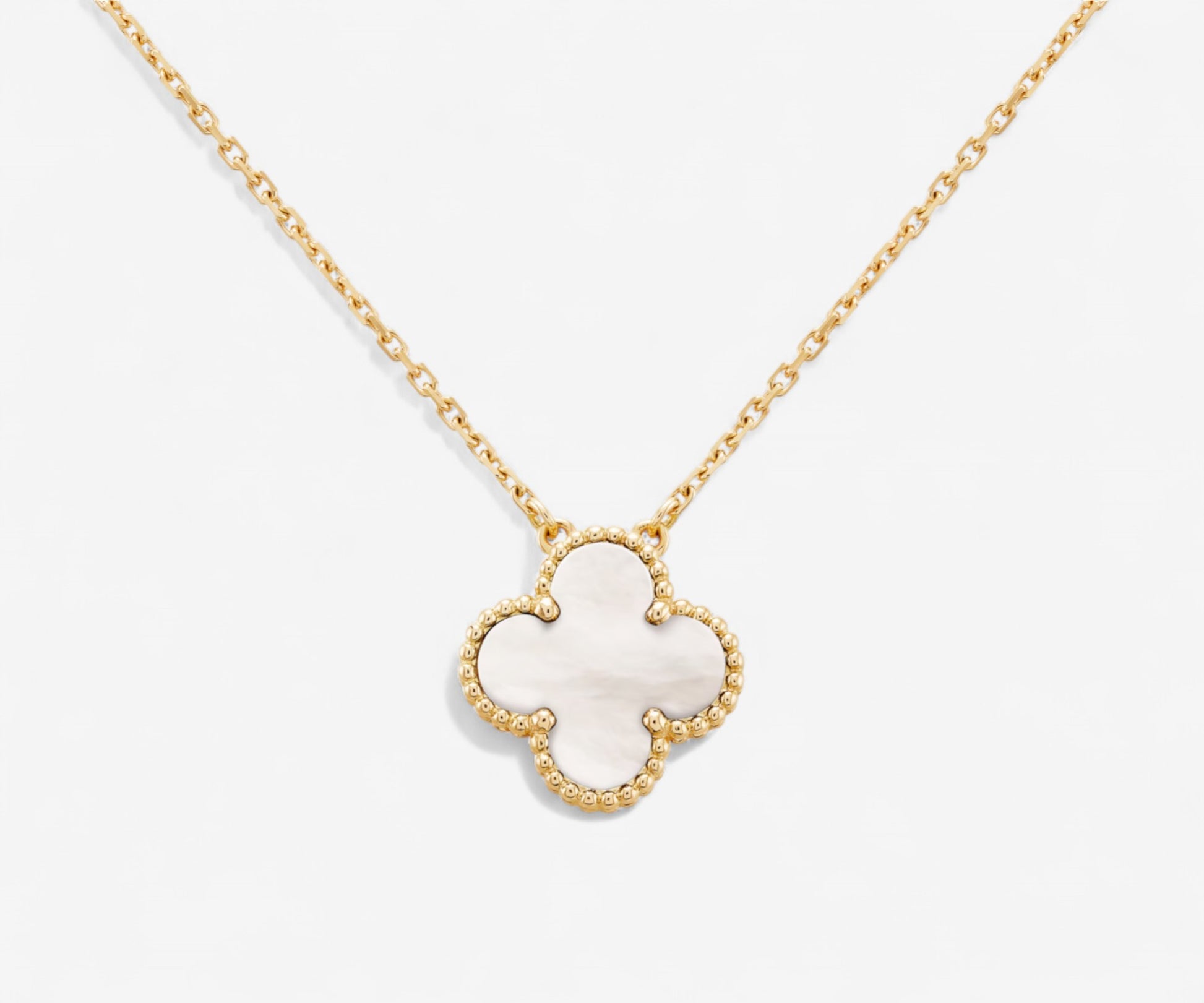 Clover Pendant Necklace - The Essential 